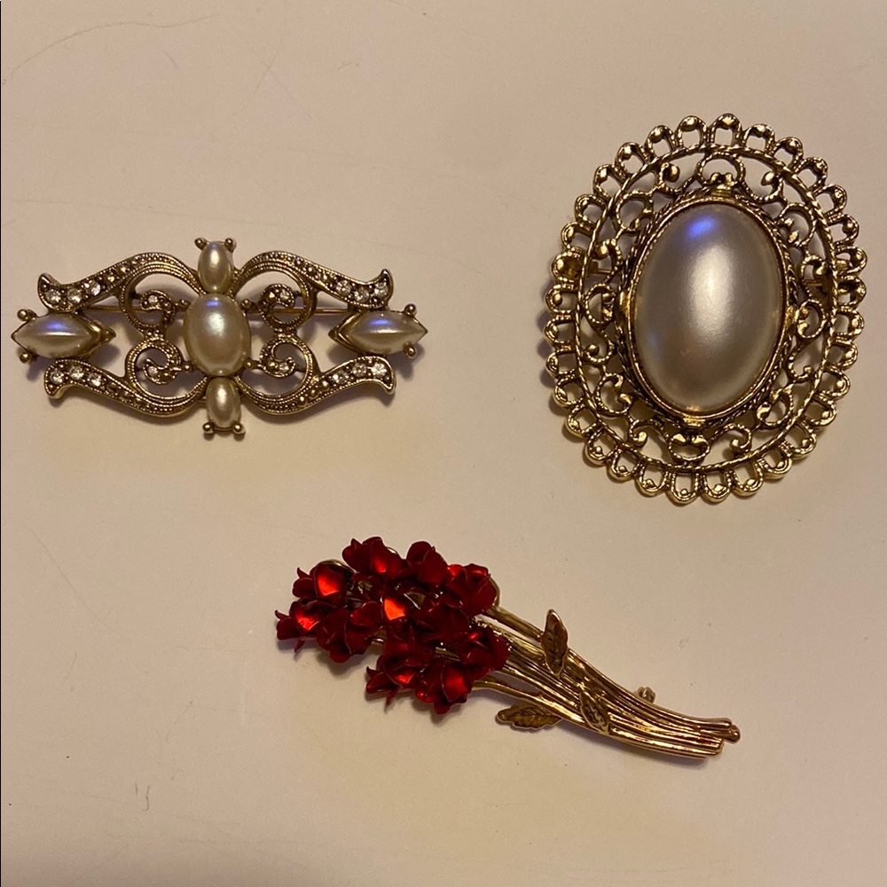 Elegant Pearl and Red Floral Brooch Set (3)